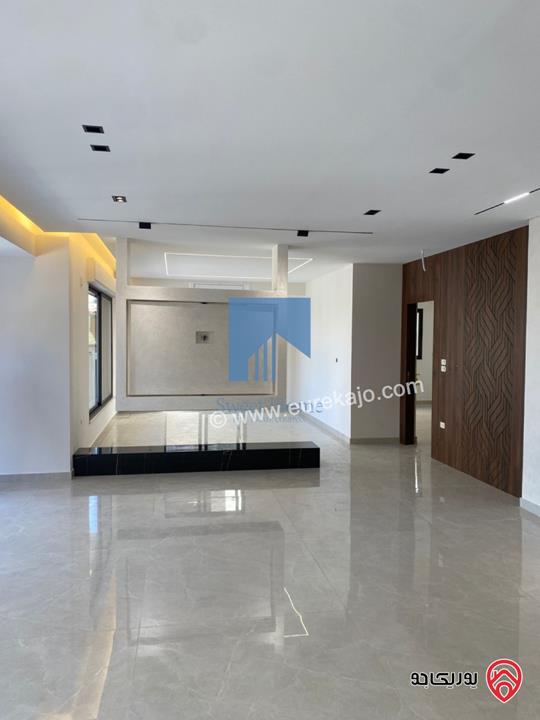 شقة أرضية فاخرة للبيع في عمان - أم أذينة قرب أبراج السادس 190م مع ترسات 130م لم تسكن