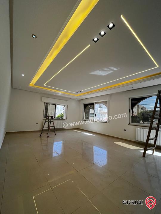 شقة طابق أول مساحة 210م للايجار في عمان - خلدا