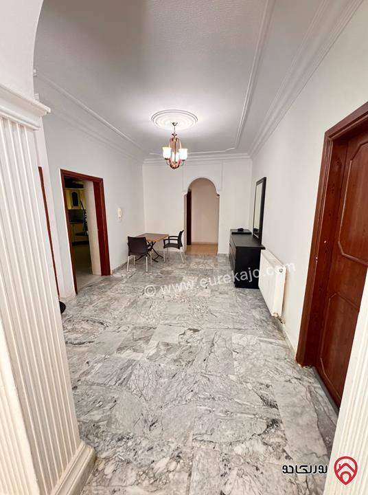 شقة أرضية مفروشة مساحة 170م داخلي و 70م خارجي للايجار السنوي في عمان - ام السماق