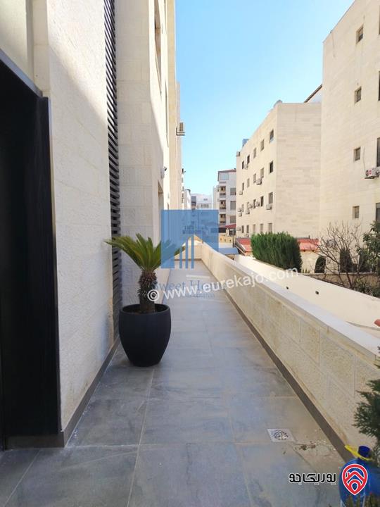 شقة فاخرة شبه أرضية مساحة 110م مع ترسات 60م للبيع في عمان - خلدا