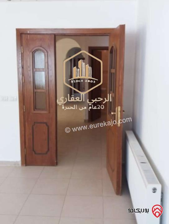 شقة شبه ارضية مساحة 180م داخلي و 40م ترس ومدخل مستقل للايجار في عمان - خلدا 