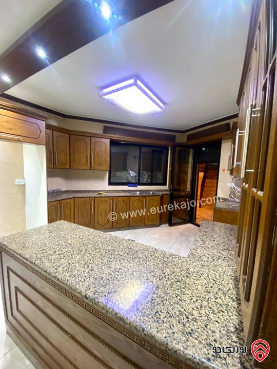 شقة شبه ارضية مساحة 120م على القوشان و 180م على الواقع للبيع في عمان - الياسمين