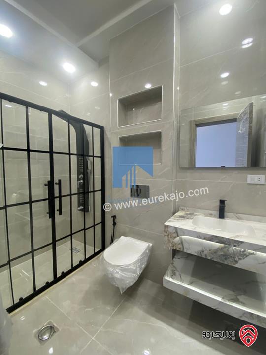 شقة أرضية فاخرة للبيع في عمان - خلدا قرب إشارة البنك العربي ومركز زها 220م مع ترس 50م لم تسكن