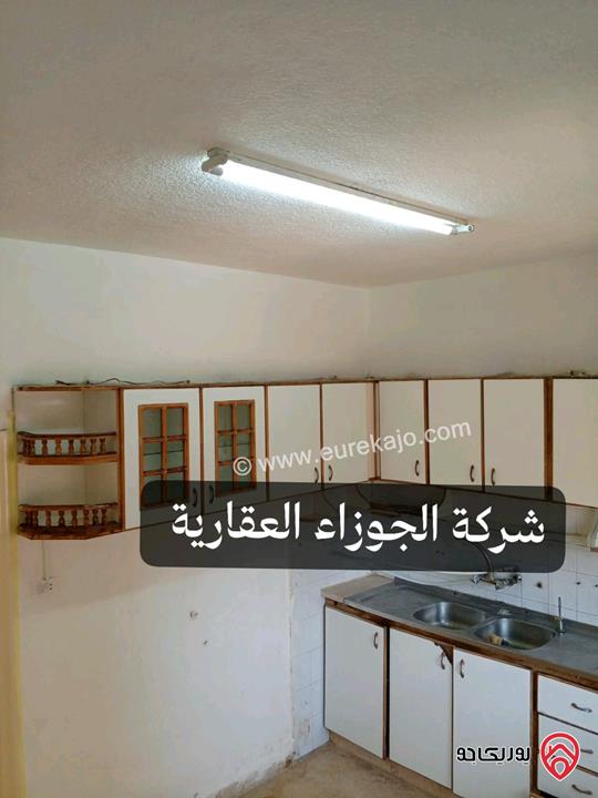 شقة فارغة مساحة 100م طابق ثاني للايجار في عمان - حي نزال شارع الدستور 