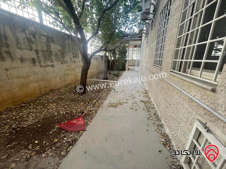 شقة مفروشة طابق ارضي مساحة 220م داخلي و 200م خارجي للايجار في عمان - عبدون