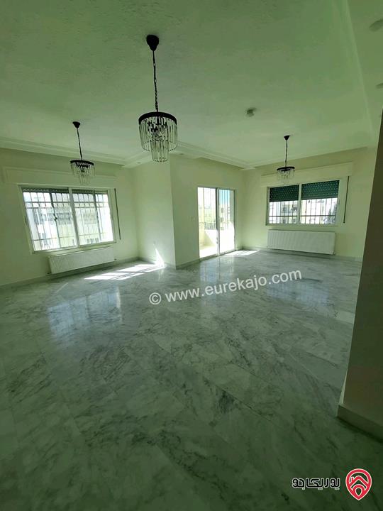 شقة مجددة بالكامل طابق ثالث مع مصعد مساحة 190م للايجار في عمان - خلدا 