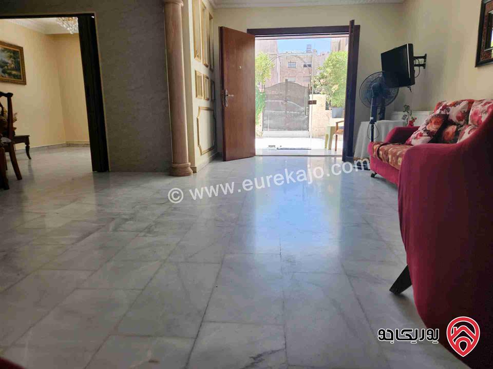 شقة ارضية مساحة 200م مع حديقة 200م للبيع من المالك في عمان - الدوار السابع قرب كوزمو و السفارة الاوكرانية