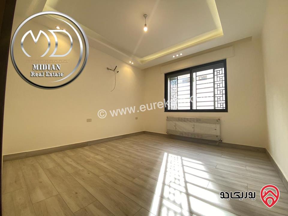 شقة جديدة شبه ارضي فارغة للايجار في عمان - دابوق مساحة 200م مع تراسات 150م تشطيبات وديكورات عصرية فاخرة