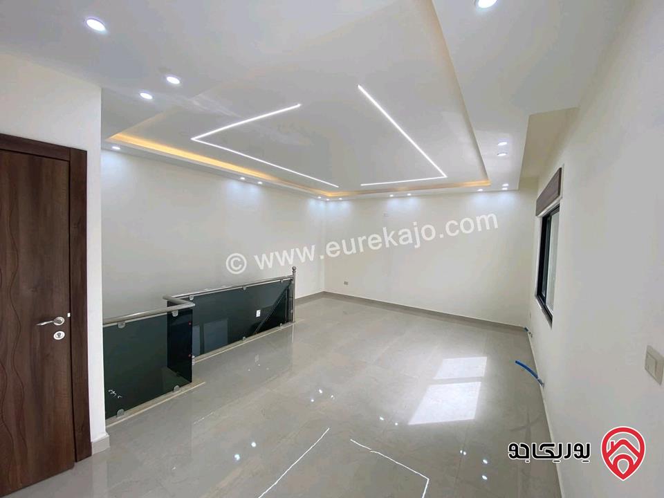 شقة طابق ثالث دوبلكس مساحة 320م معفية من الرسوم للبيع في عمان - طريق المطار الحويطي 