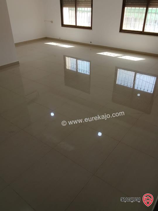 شقة مساحة 165م طابق أول للبيع أو للايجار في عمان - الجبيهة حي أم زويتينة مقابل مدارس الرواد 