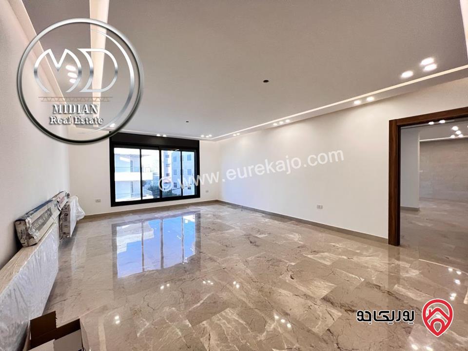 شقة دوبلكس طابق اخير مع روف للبيع في عمان - ضاحية النخيل مساحة 210م مع تراسات تشطيبات ديكورات عصرية فاخرة 