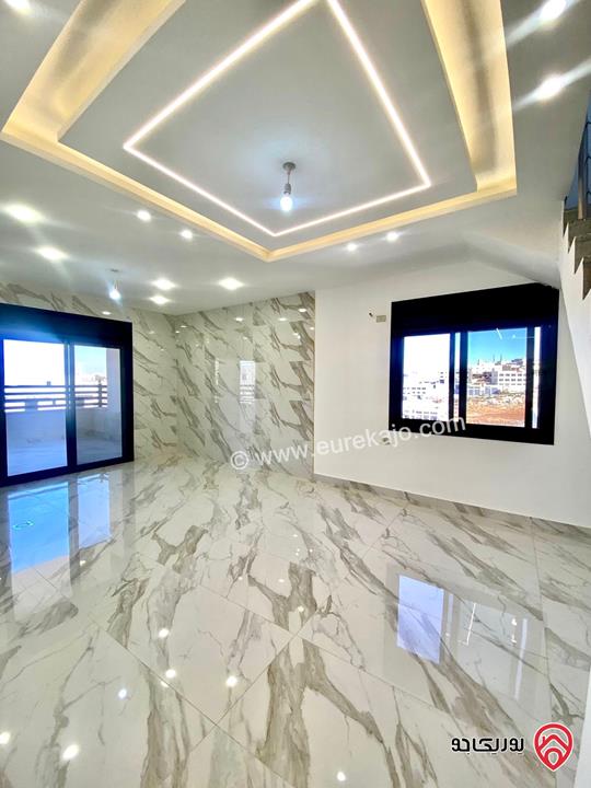 شقة مميزة دوبلكس مساحة 212م للبيع في عمان - منطقة ابو علندا اسكان الكهربا 