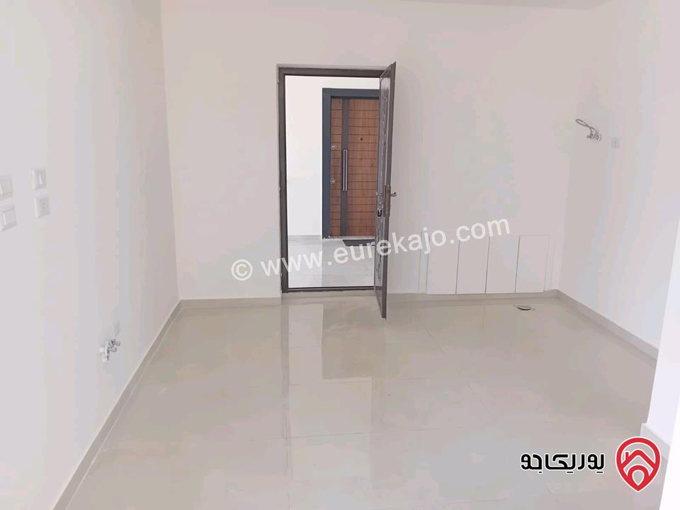 شقة طابق ثالث مع روف مساحة 189م + 55م ترس اجمالا 244م للبيع في عمان - الجبيهة ام زويتينة 