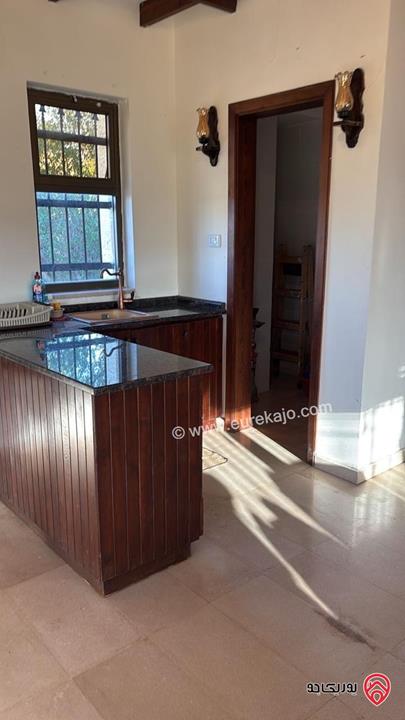 مزرعة مساحة الأرض 4 دونم و 500م والبناء 100م للبيع في الزرقاء - منطقة بيرين 