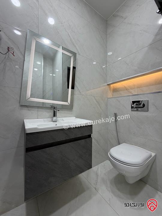 شقة طابق ثالث مع رووف مساحة 145م للبيع في عمان - الجبيهة