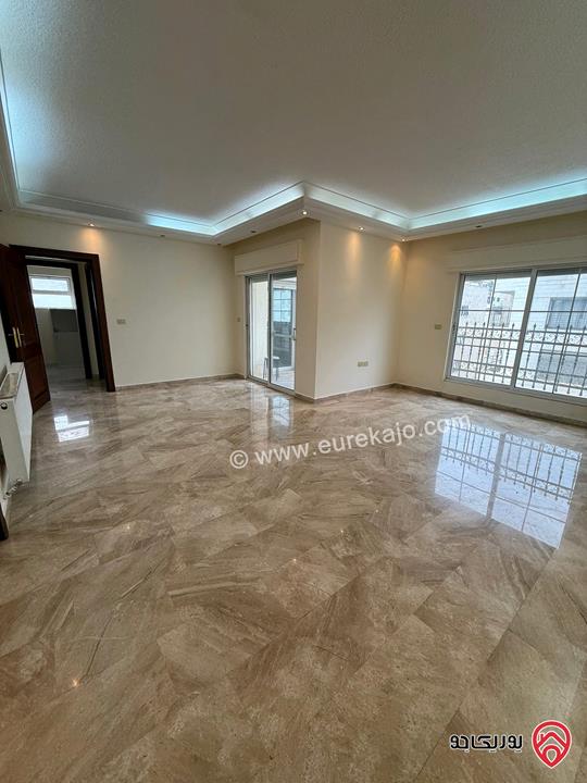 شقة فارغة طابق ثالث مساحة 190م للايجار في عمان - الكرسي