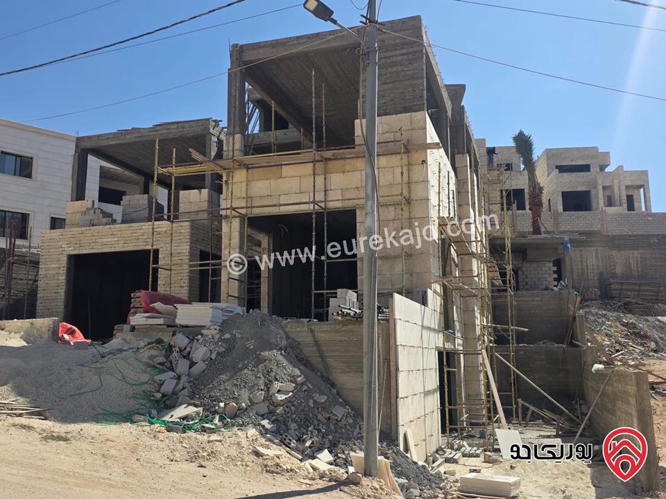 فيلاعدد 2 مساحة البناء 500م لكل فيلا على أرض المساحة الكلية 1 دونم للبيع في عمان - دابوق 