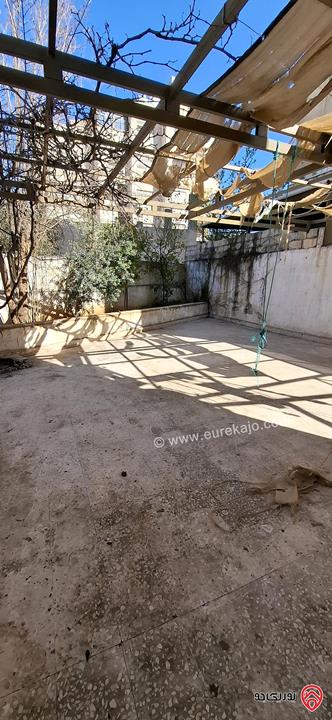 شقة طابق أرضي مساحة 100م داخلي و 80م خارجي للبيع في عمان - طبربور