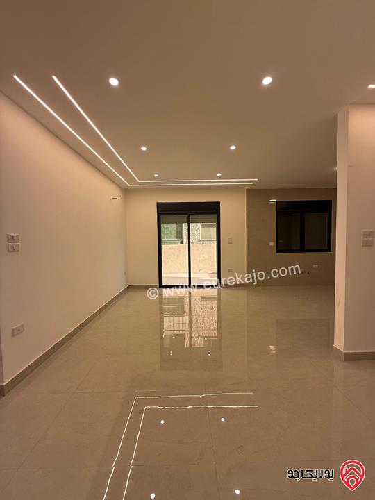 شقة طابق ارضي مساحة 145م مع ترس 80م سوبر ديلوكس للبيع في عمان - ضاحية الياسمين 