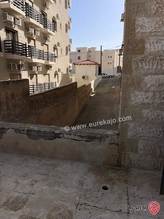 شقة شبه أرضية مساحة 100م داخلي و 100م خارجي للبيع في عمان - الجبيهة 