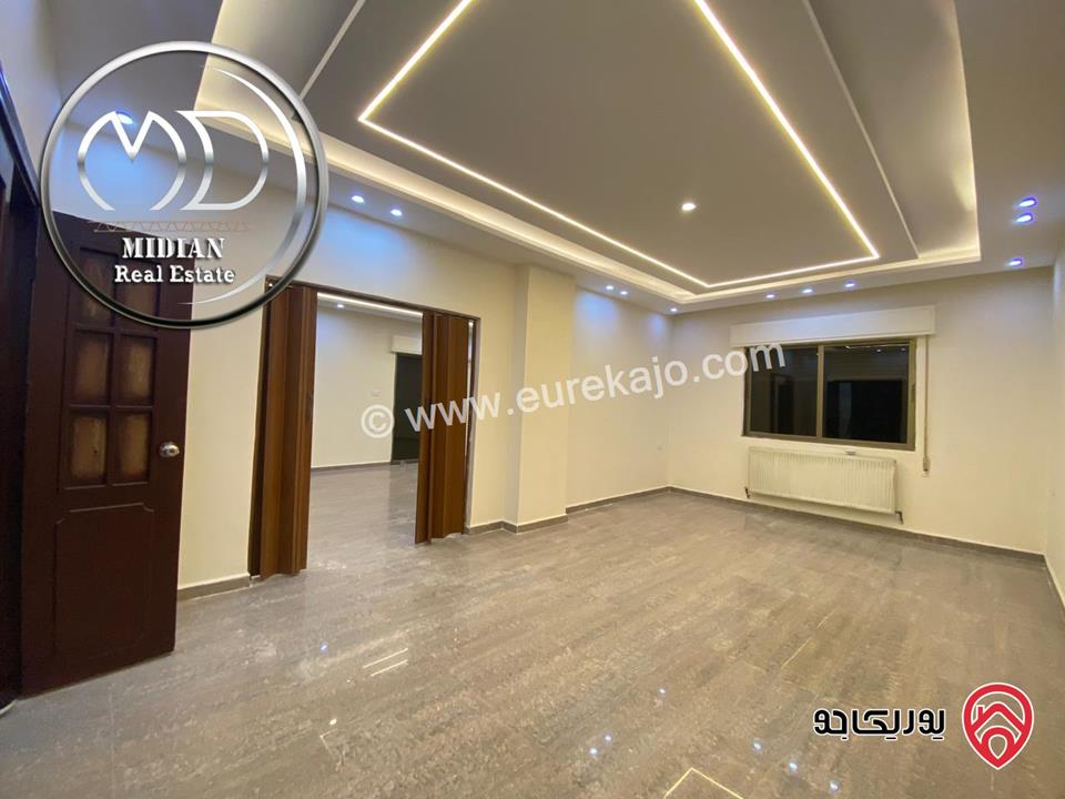 شقة للبيع في عمان - أجمل مواقع الجاردنز طابق ثاني مساحة 220م 4 نوم تشطيبات و ديكورات سوبر ديلوكس بسعر مميز جداً