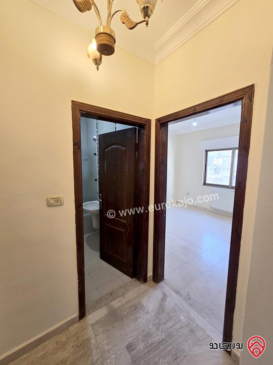 شقة مساحة 130 متر طابق اول للبيع في عمان - ام السماق قرب شارع مكة و مكة مول