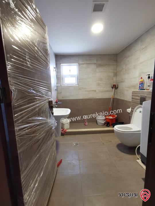 فيلا مع شقتين مساحة 800م على أرض 750م للبيع بإطلالة خلابة في عمان - بدر الجديدة من المالك مباشرة 