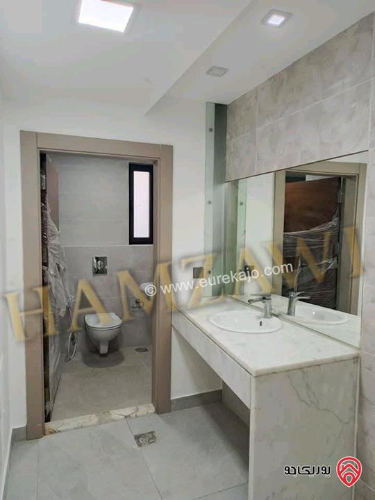 شقة دوبلكس أرضية مساحة 300م داخلي و 250م خارجي للايجار في عمان - حي الصحابة 