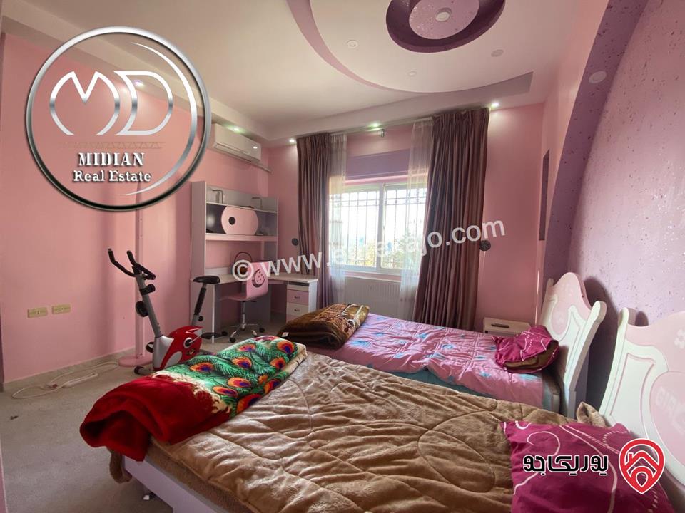 شقة شبه ارضي للبيع في عمان - الرابية مساحة 195م تشطيبات ديكورات سوبر ديلوكس بسعر مميز جداً