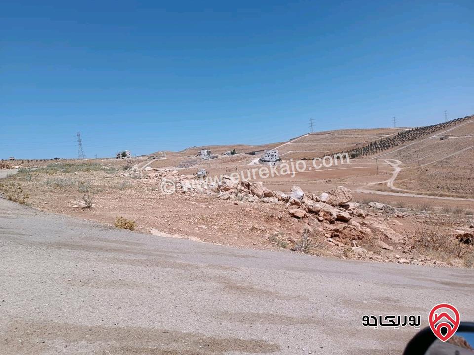 ارض سكنية مساحة 500م للبيع في جريبا - الزرقاء تقع على شارعين
