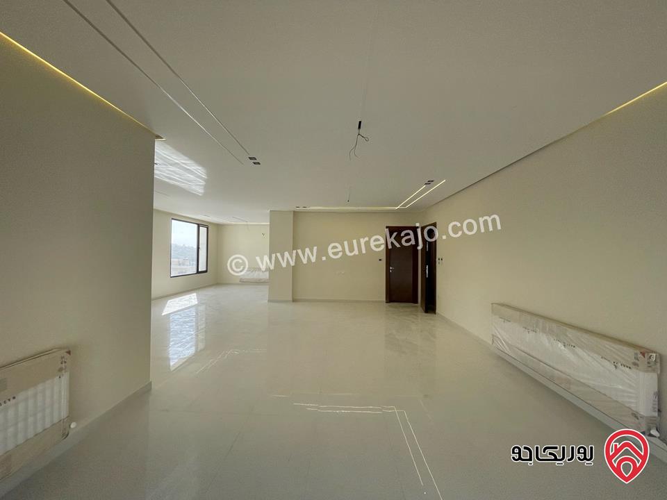 اخر شقتين طابق اول مساحة 205م للبيع في عمان - الحمر بجوار القصور الملكية 