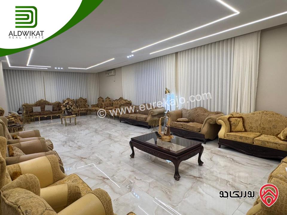 فيلا مستقلة للبيع في ناعور / شارع السلام مساحة الارض 900م ومساحة البناء 1000م ومساحة الحديقة 300م ومساحة الترس 100م