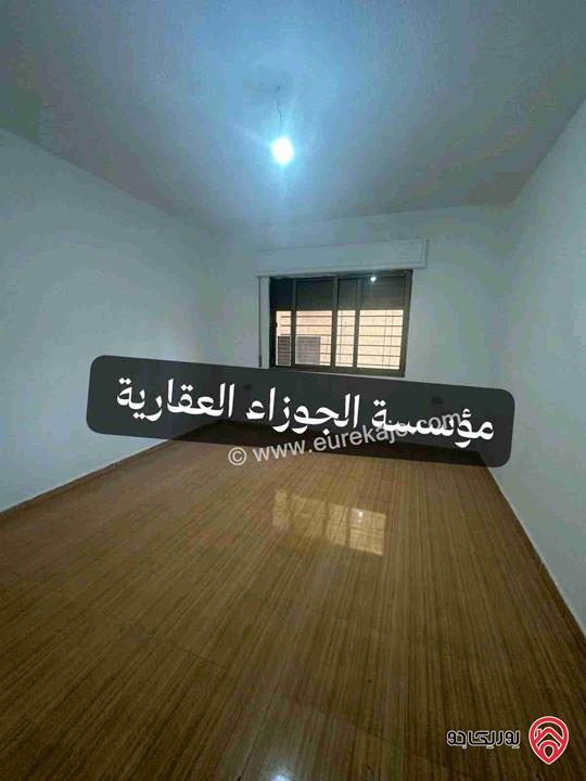 شقة فارغة شبه أرضية مساحة 120م للايجار في عمان - شارع الإذاعة 