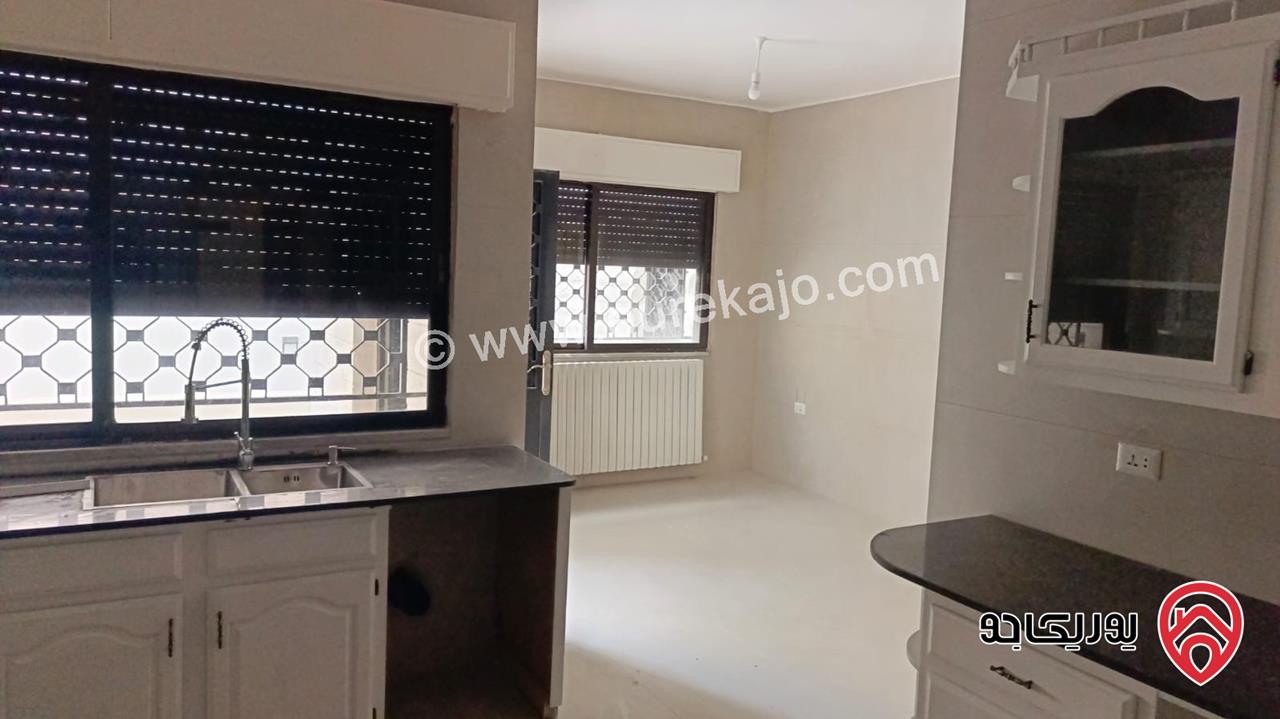 طابق ارضي من فيلا مساحة 300م على ارض 700م للايجار في عمان - دير غبار
