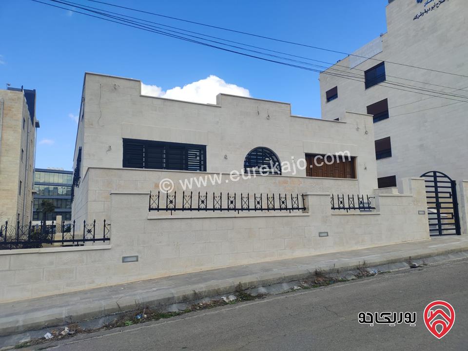 فيلا مساحة الارض 672م مساحة البناء 600م للبيع في عمان - دير غبار حي السهل 