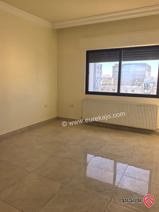 شقة طابق ثالث مساحة 220م للايجار في عمان - خلدا 