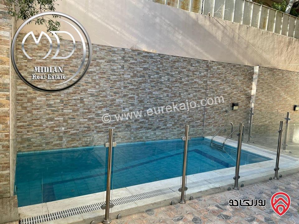 فيلا دوبلكس فارغة للايجار عبدون مساحة 700م مع مسبح و تراسات و حدائق تشطيبات سوبر ديلوكس تصلح للأجانب و السفارات