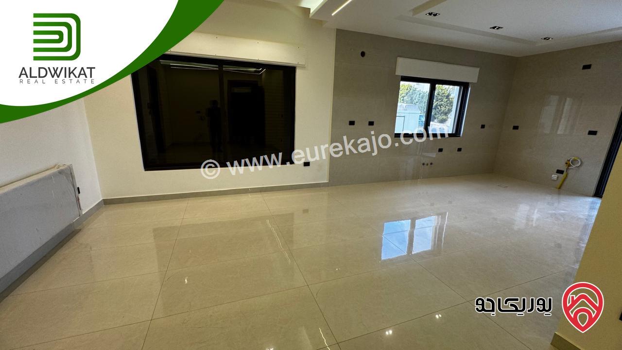 شقة ارضية للبيع في عمان - خلدا مساحة البناء 250 م والترس 80م موقع مميز واطلالة