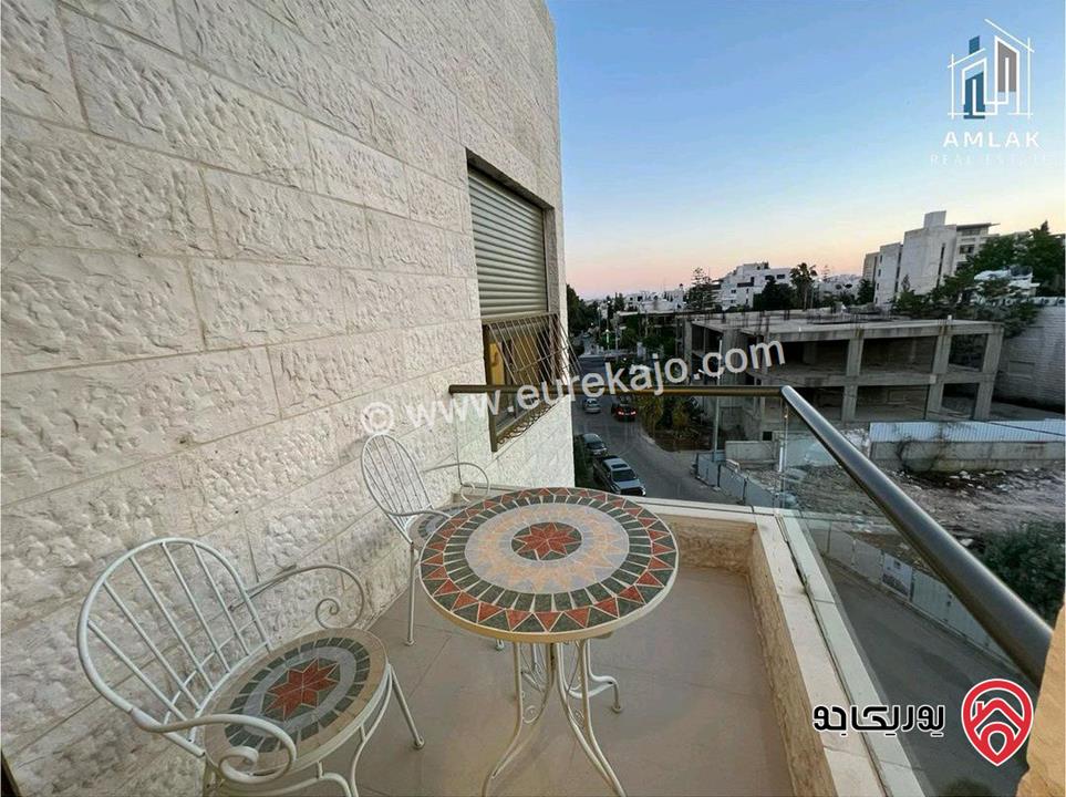 شقة طابق ثالث اخير مساحة 242م للبيع في عمان - جبل عمان