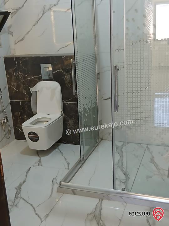 شقة طابق ثالث مساحة 244م للبيع في عمان - الرابية