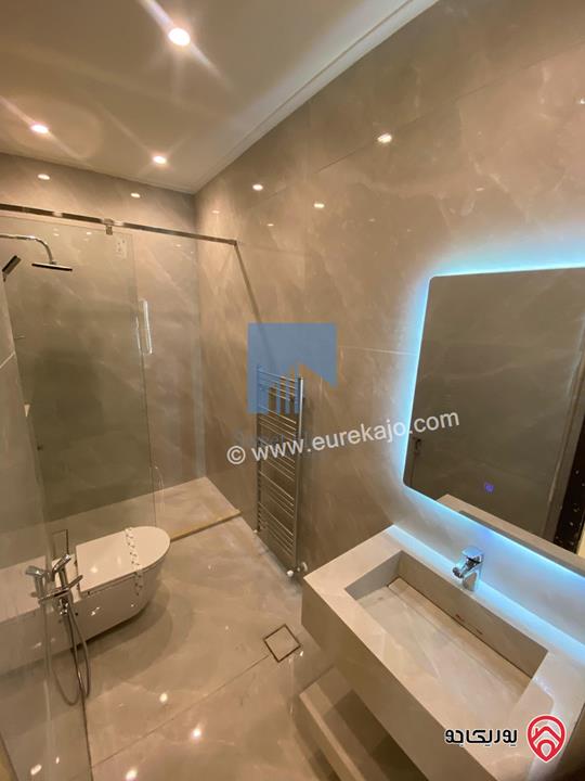 شقة أرضية فاخرة طابق ارضي معلق 90م تشطيب سوبر ديلوكس لم تسكن للبيع في عمان - أم أذينة