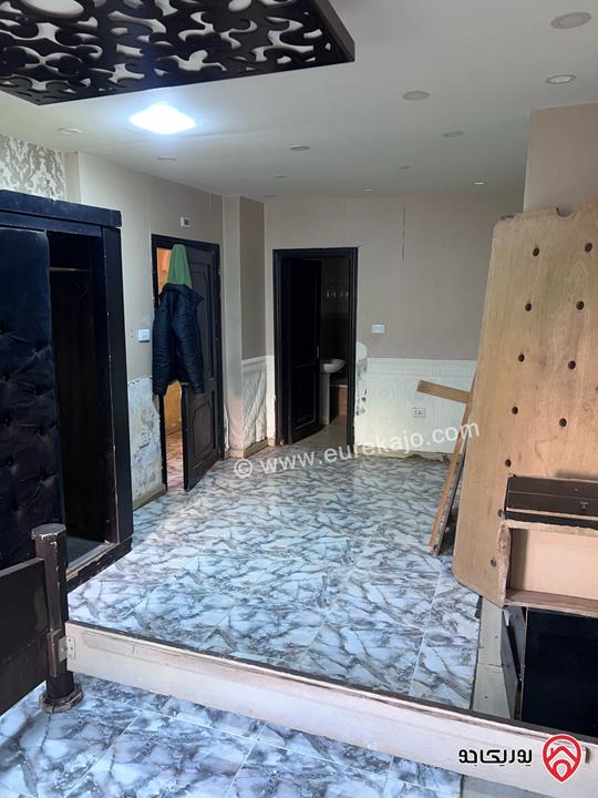 شقة شبه أرضية مساحة 100م داخلي و 100م خارجي للبيع في عمان - الجبيهة 