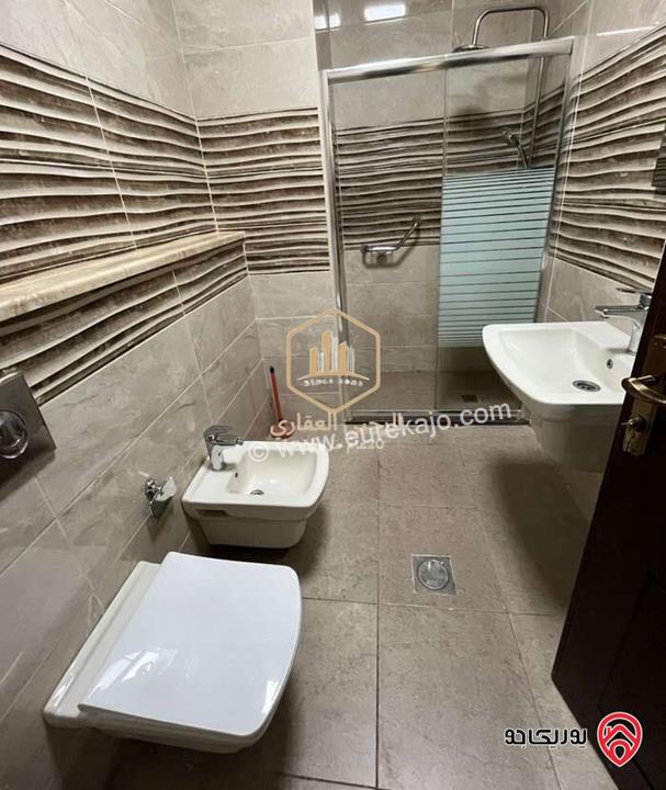 شقة ديلوكس فارغة طابق ثالث مساحة 180م للايجار في عمان - خلدا