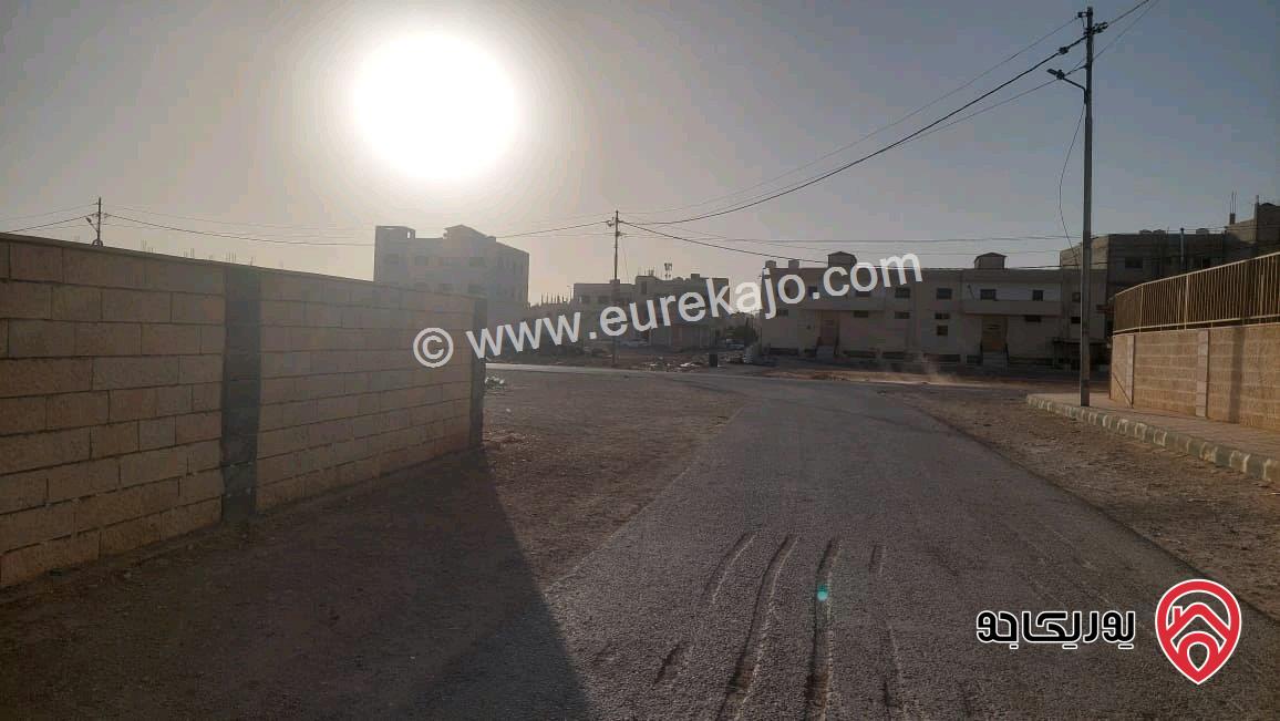 بناية سكنية مكونة من 4 طوابق على أرض 853م للبيع في مادبا - الحي الشرقي