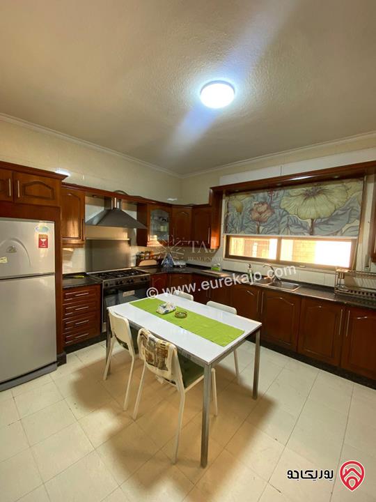 شقة مفروشة فاخرة طابق ثالث مساحة 204م للبيع أو للايجار في عمان - عبدون