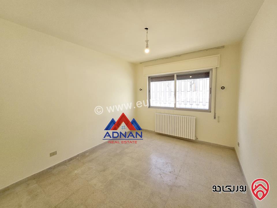 شقة ارضية مساحة 170م داخلي و 90م خارجي للإيجار الفارغ مع مدخل خاص من ضمن فيلا في عمان - الرابية