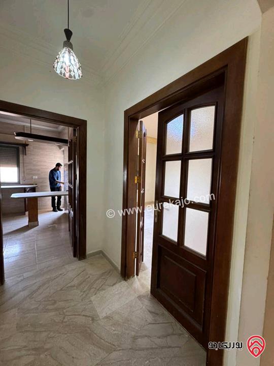 شقة فارغة طابق ثاني مساحة 220م للايجار في عمان - خلدا