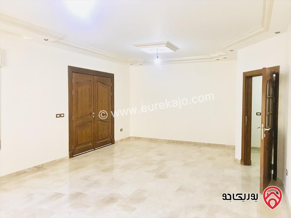 شقة مميزة طابق أرضي معلق مساحة 188م للبيع في عمان - خلدا