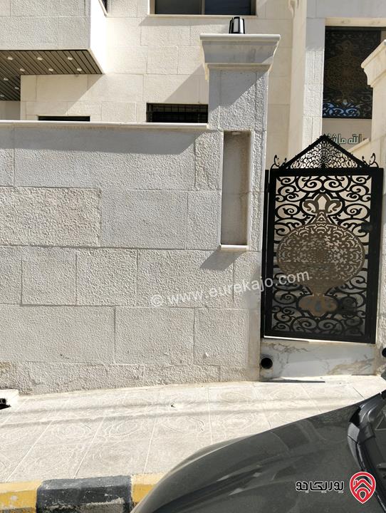 شقة طابق أرضي مساحة 180م للبيع في عمان - الجبيهة حي المنصور 