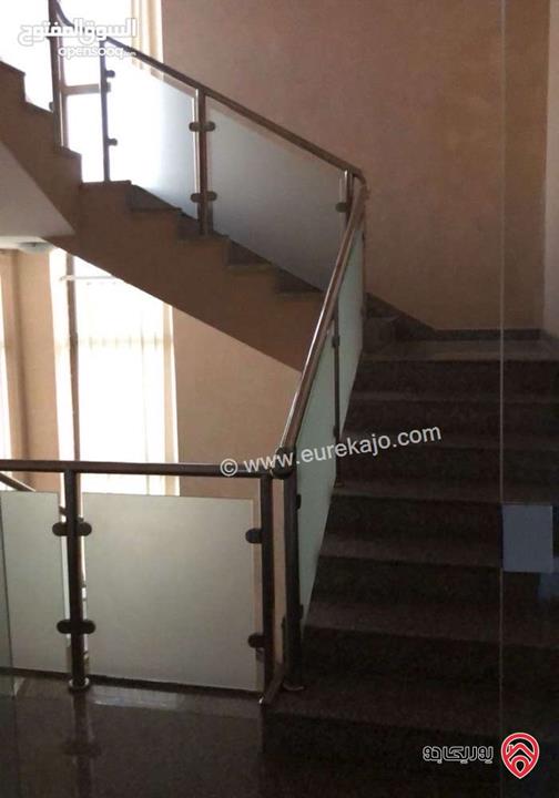 فيلا مساحة الأرض 570م والبناء 913م للبيع في عمان - ضاحية الرشيد 